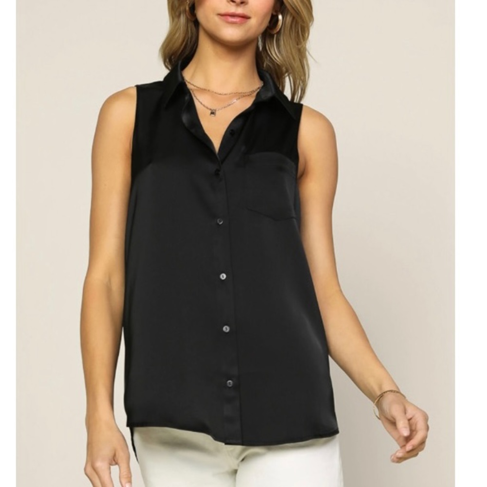 SKIES ARE BLUE Sleeveless Button Up Blouse
